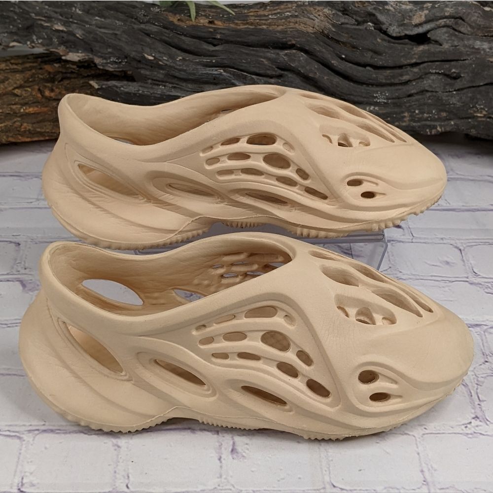 Unisex Foam Runners - Picture 3 of 9